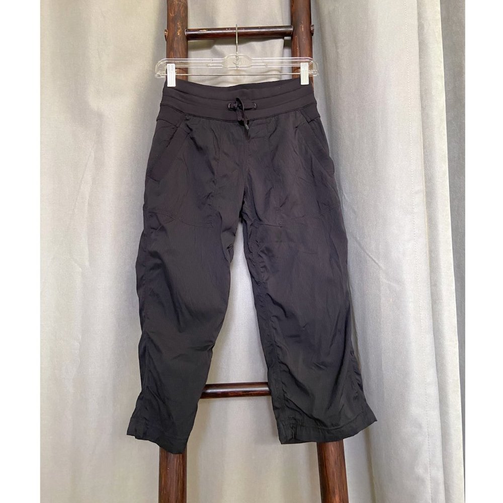 Black Lululemon Athletic Flowy Capris